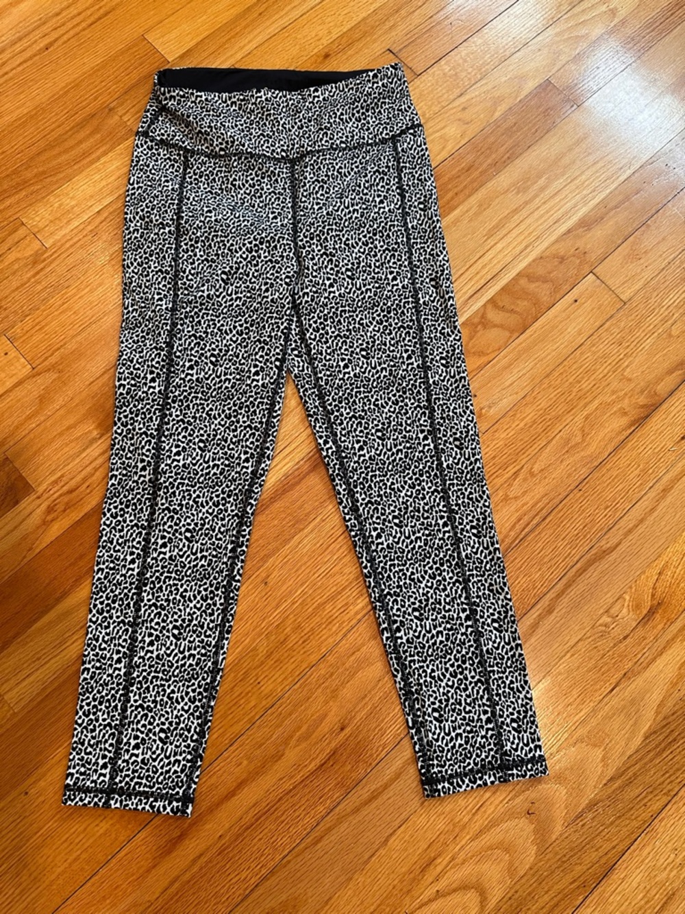 Lilly Pulitzer Black & White Leopard Print Leggings